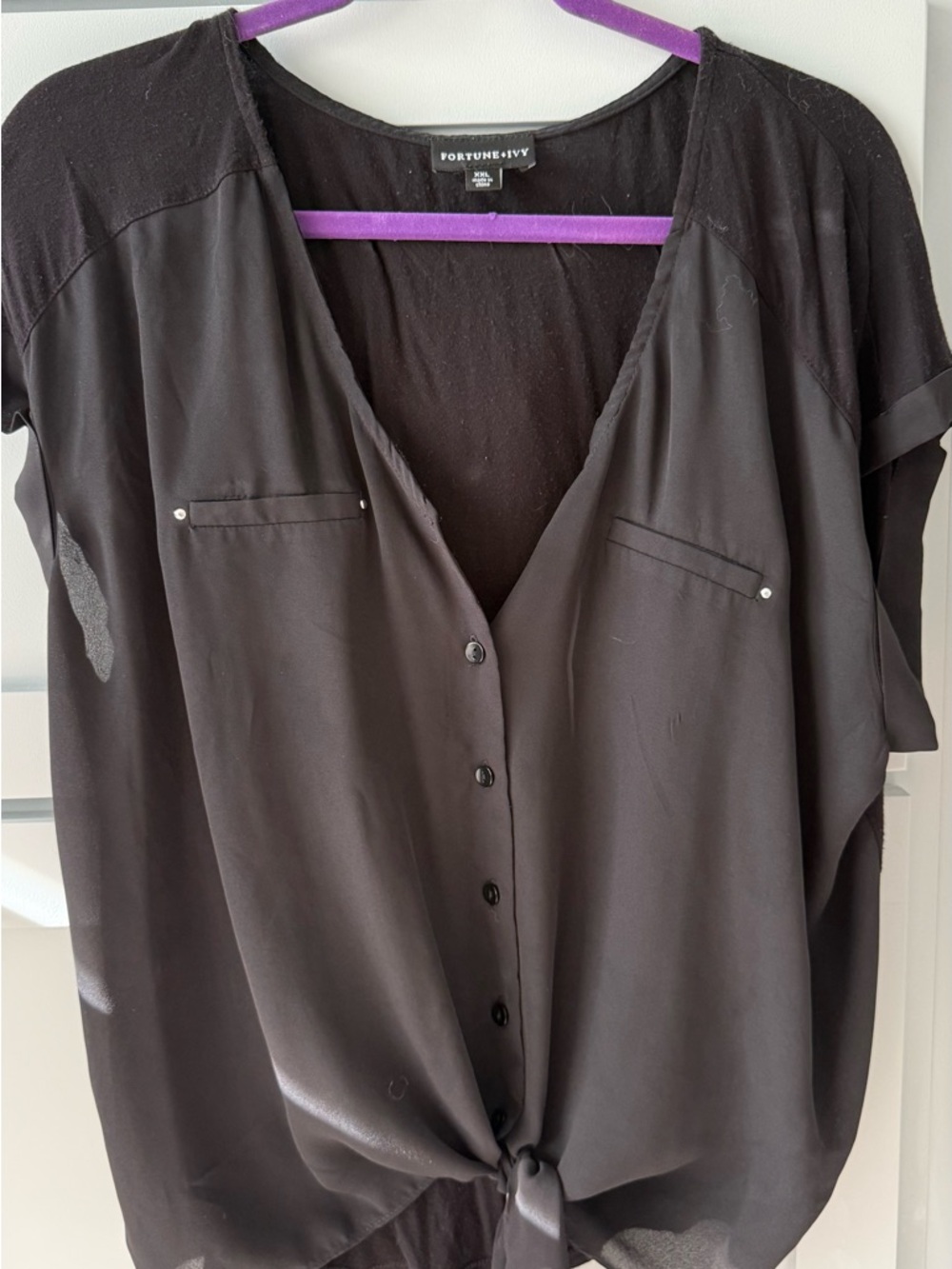 Fortune + Ivy Black V-Neck Button Front Tie-Hem Blouse